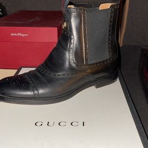 Like new no scratches original beautiful boots
